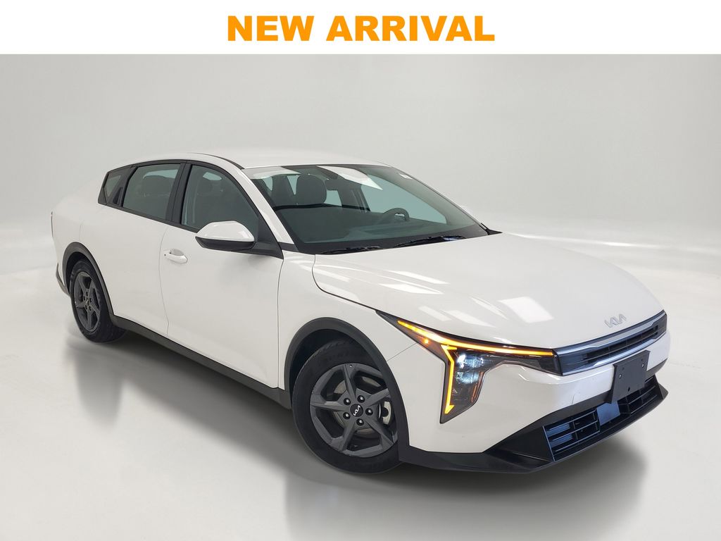 2025 Kia K4 LXS AT's photo