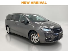 2023 Chrysler Pacifica Touring L Van Passenger Van