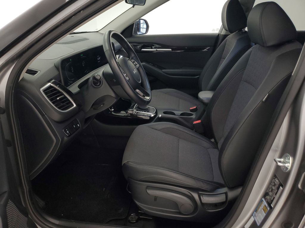 2025 Kia Seltos S - Photo 14