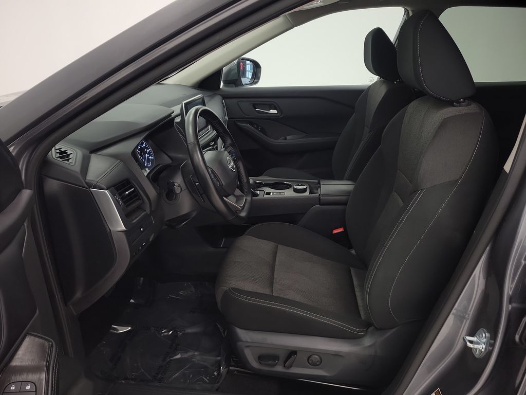 2025 Nissan Rogue SV - Photo 9
