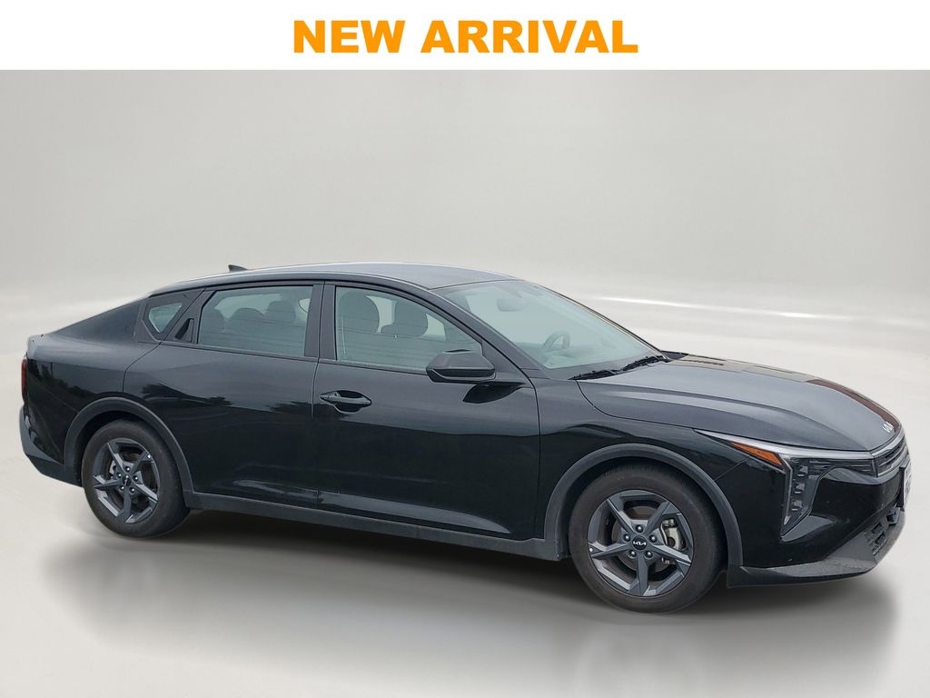 2025 Kia K4 LXS AT's photo