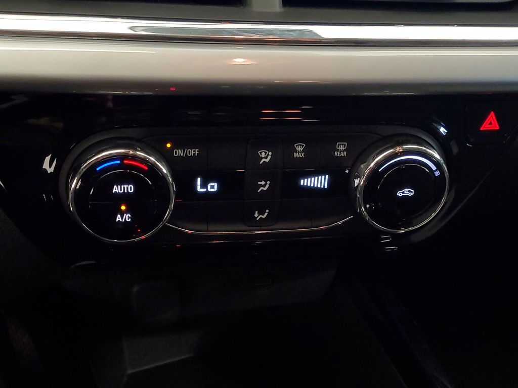 2025 Chevrolet Trax LT - Photo 22
