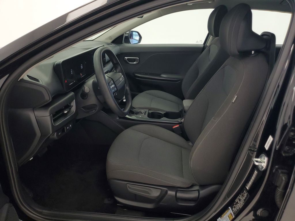 2025 Kia K4 LXS - Photo 11
