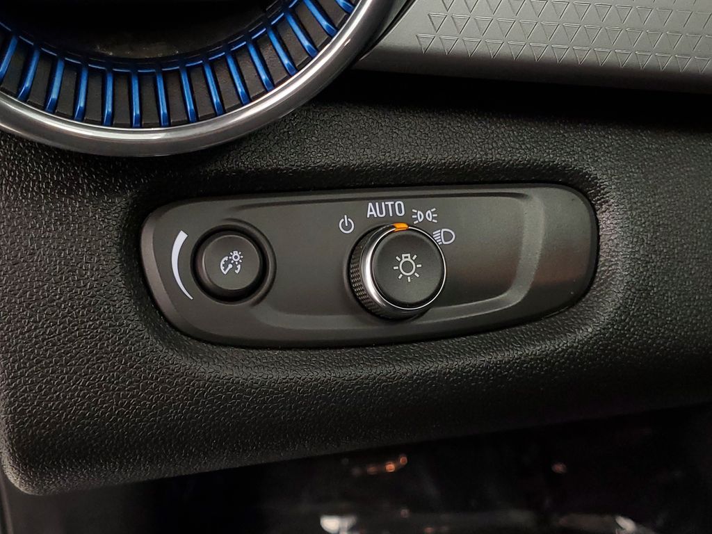 2025 Chevrolet Trax LT - Photo 12