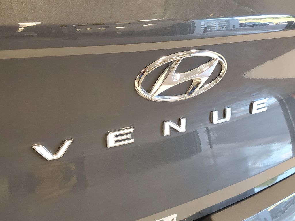 2025 Hyundai Venue SEL - Photo 7