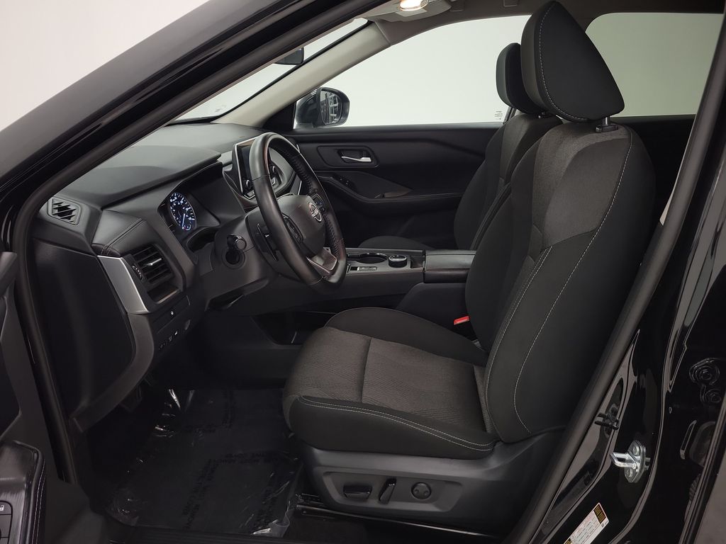 2025 Nissan Rogue SV - Photo 11