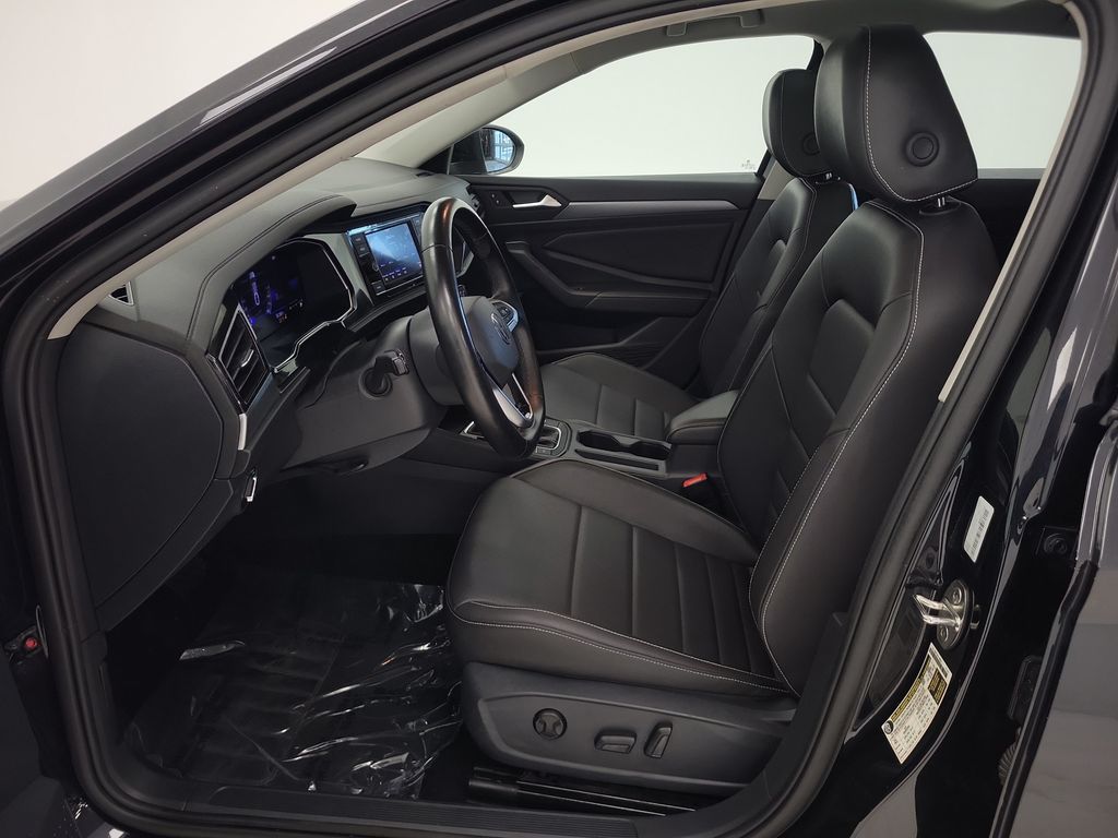 2024 Volkswagen Jetta SE - Photo 11