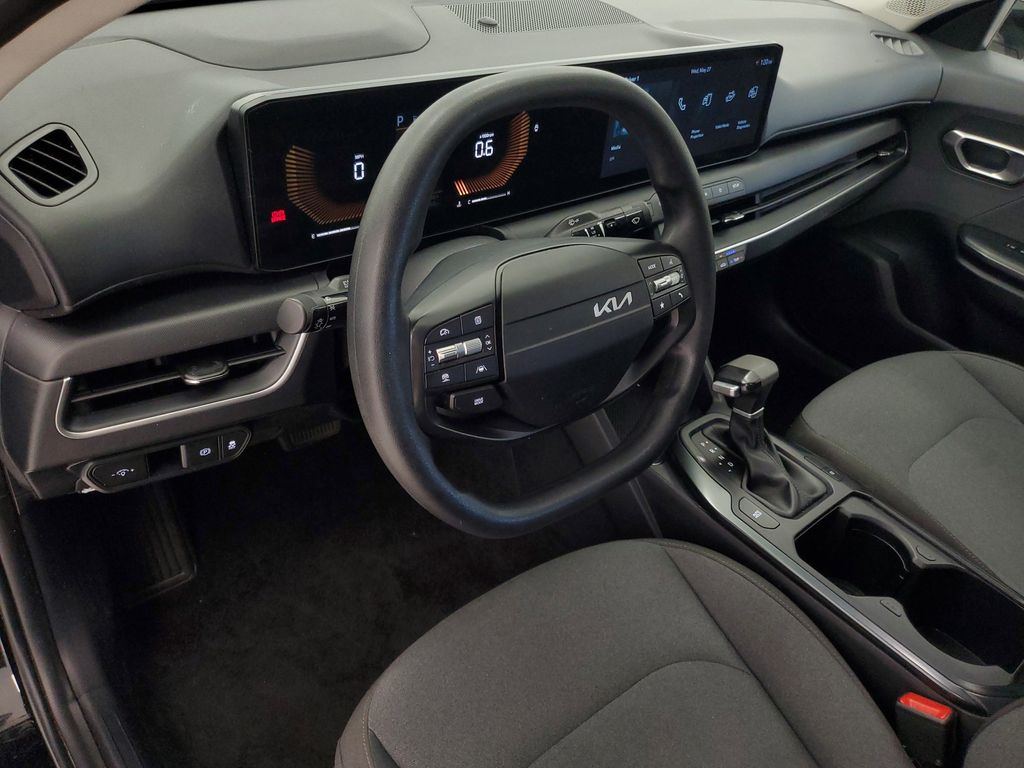 2025 Kia K4 LXS - Photo 9