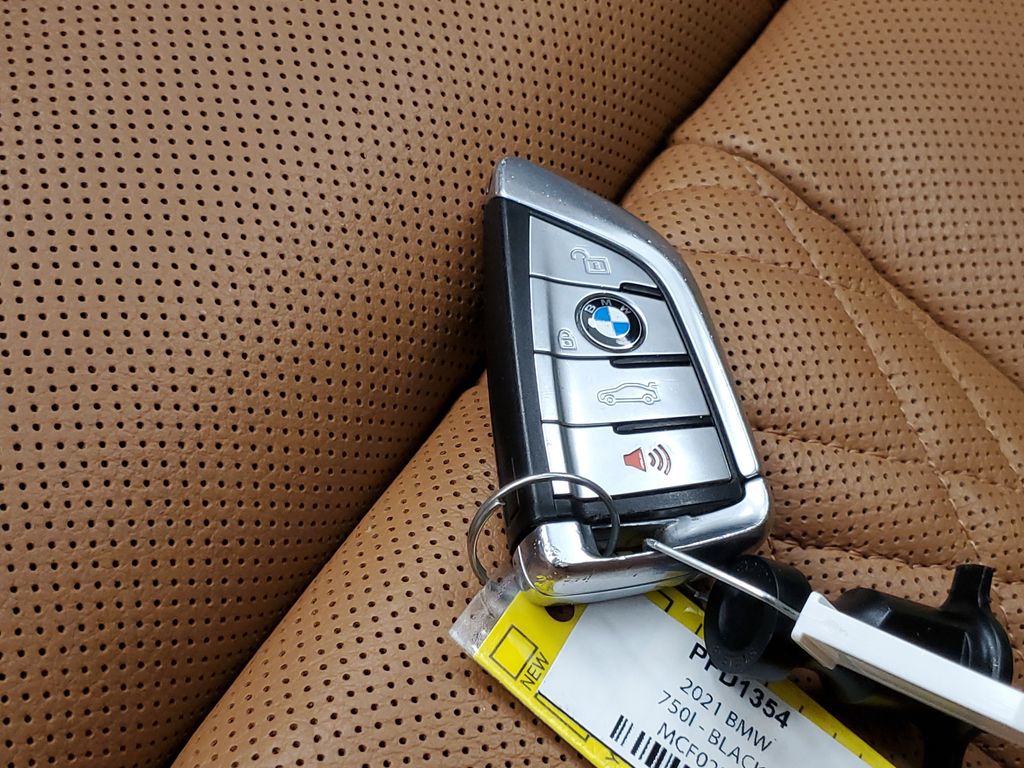 2021 BMW 7 Series 750i - Photo 30