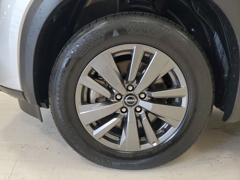 2025 Nissan Pathfinder SV - Photo 8
