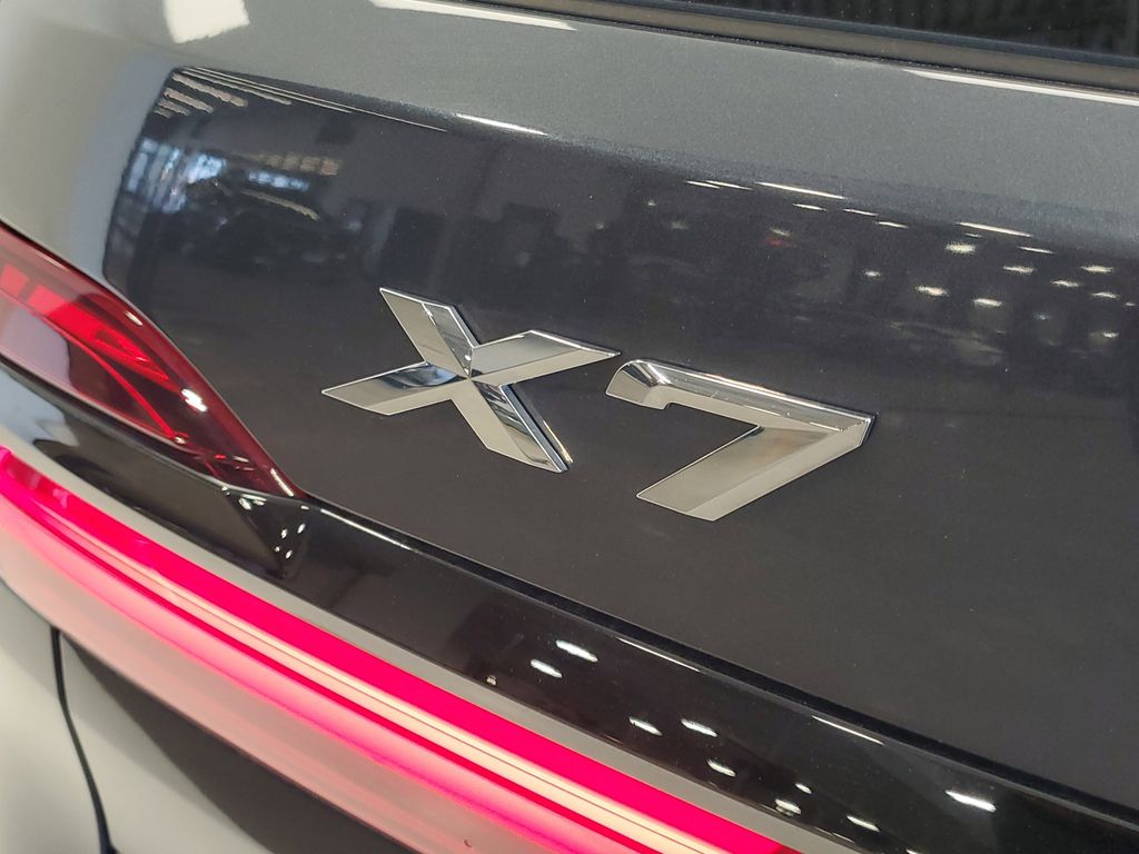 2020 BMW X7 40i - Photo 8