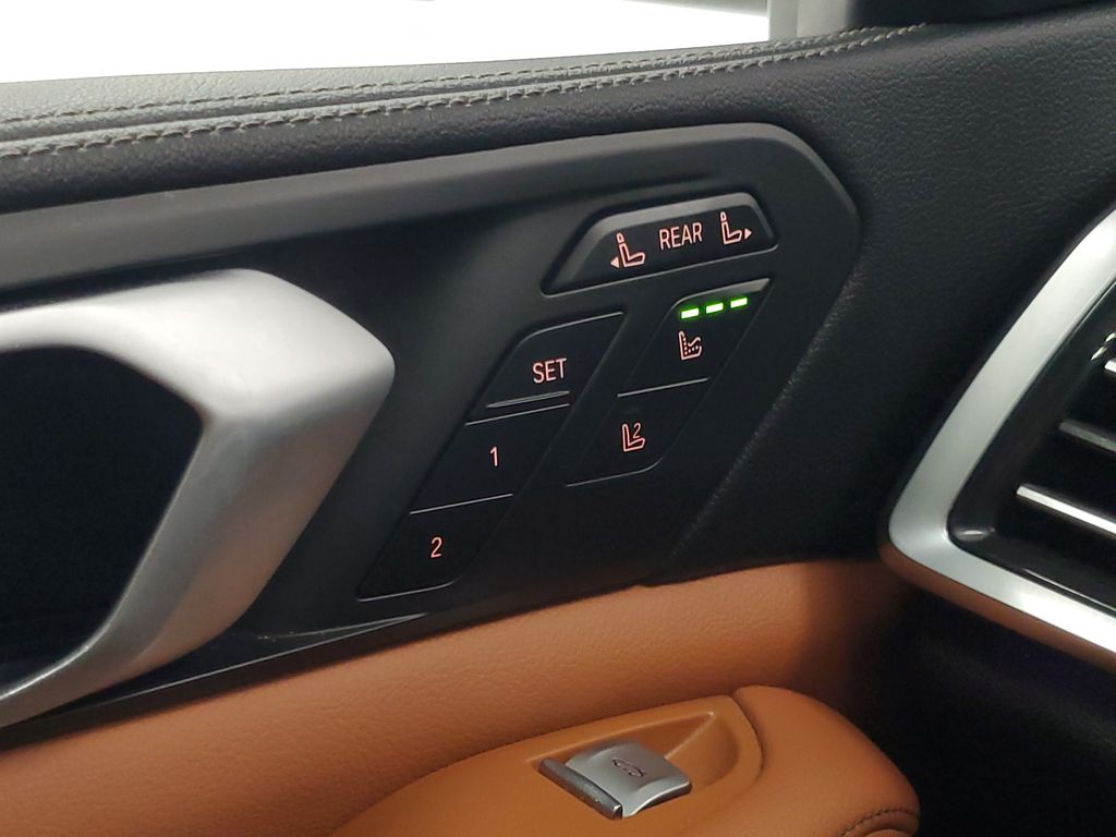 2019 BMW X7 50i - Photo 16