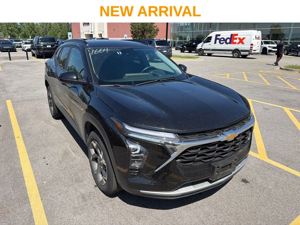Used 2025 Chevrolet Trax LT SUV