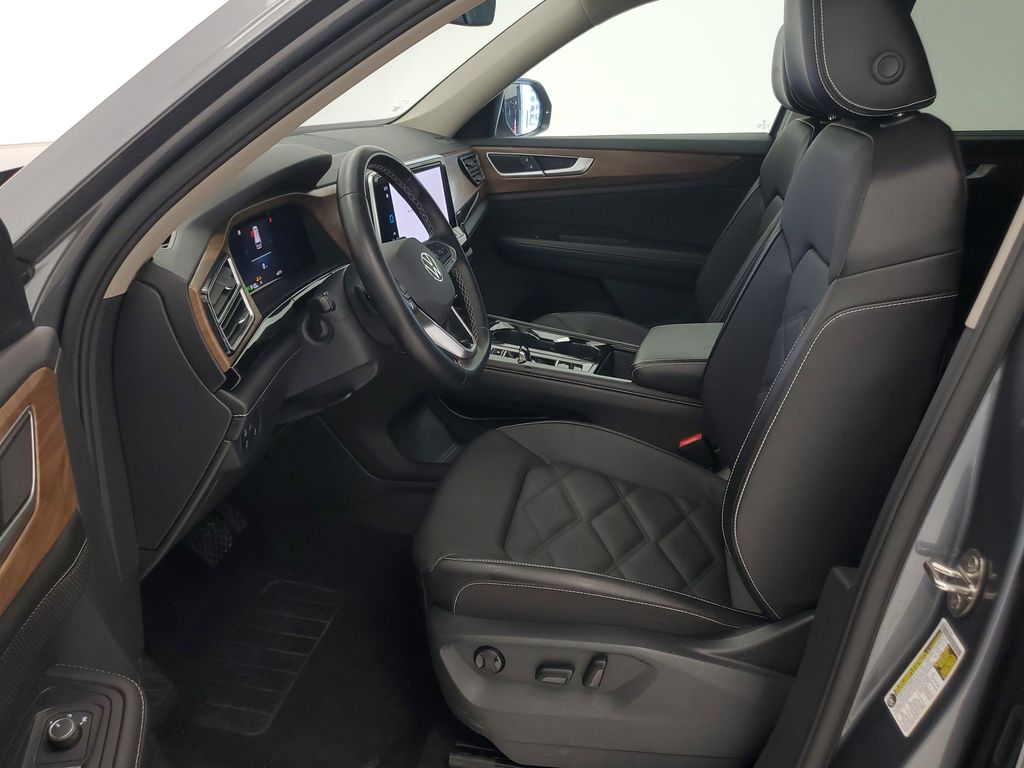 2025 Volkswagen Atlas SE w/Tech - Photo 12