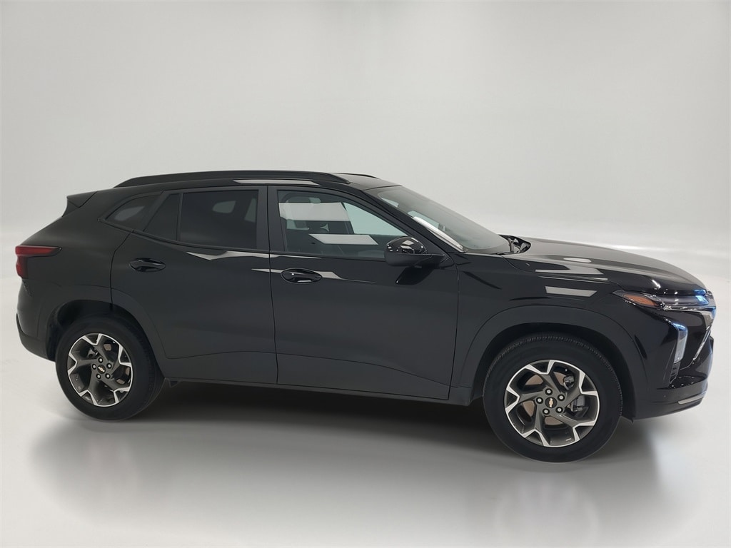 Used 2025 Chevrolet Trax LT SUV