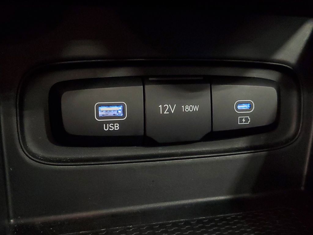 2025 Hyundai Venue SEL - Photo 21