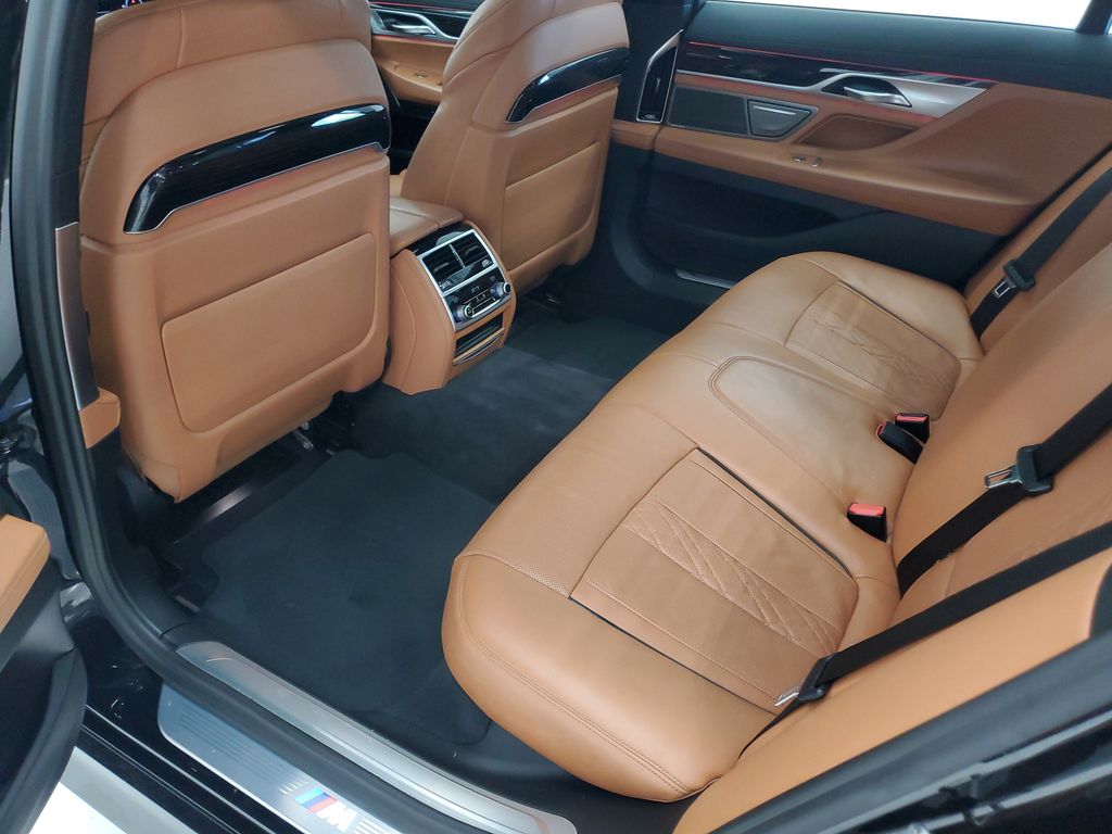2021 BMW 7 Series 750i - Photo 16