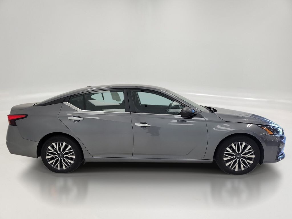 Used 2024 Nissan Altima 2.5 SV Sedan