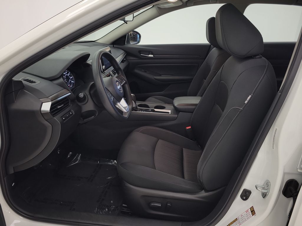2025 Nissan Altima SV - Photo 10