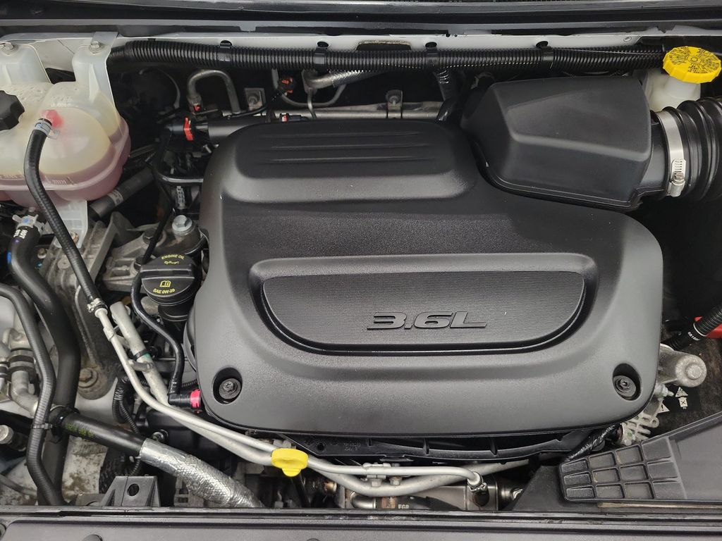 2023 Chrysler Pacifica Touring L - Photo 9