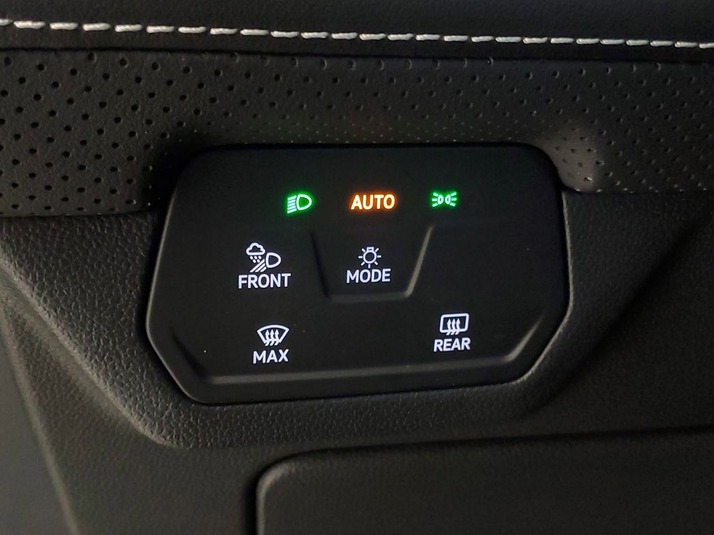 2025 Volkswagen Atlas SE w/Tech - Photo 13