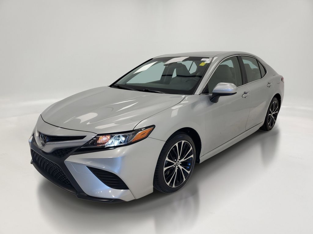 Used 2018 Toyota Camry SE with VIN JTNB11HKXJ3050868 for sale in Lansing, IL