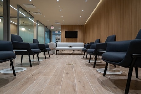 Napleton's River Oaks Kia Waiting Area