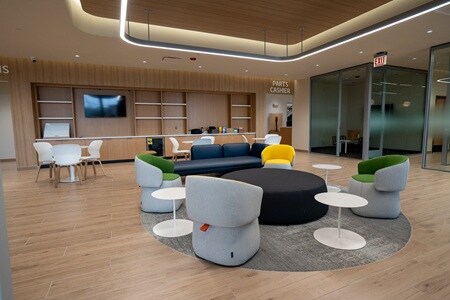 Napleton's River Oaks Kia Customer Lounge