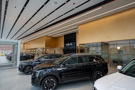 Napleton's River Oaks Kia Showroom
