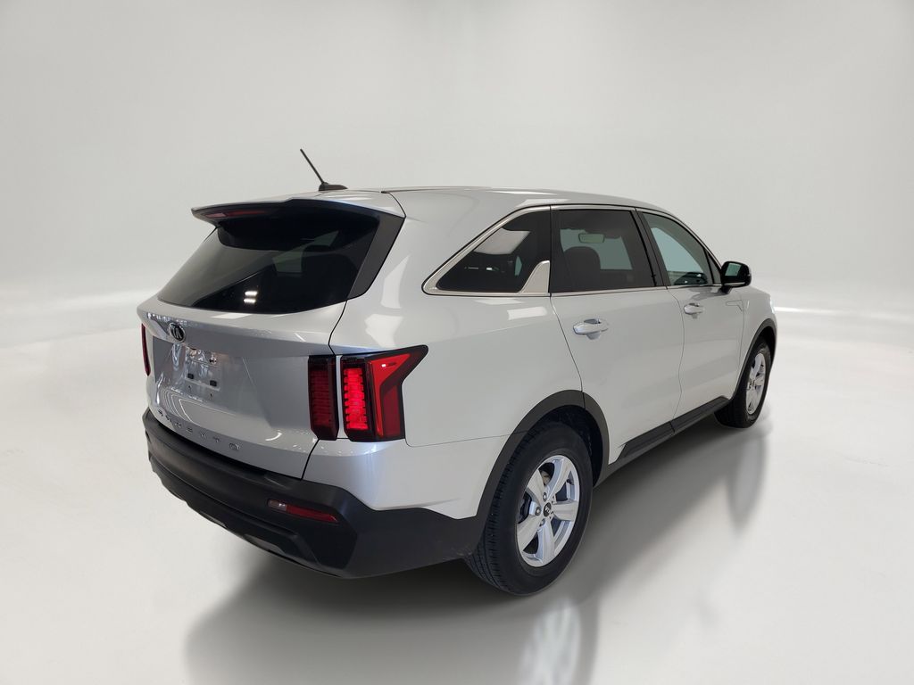 2021 Kia Sorento LX - Photo 4