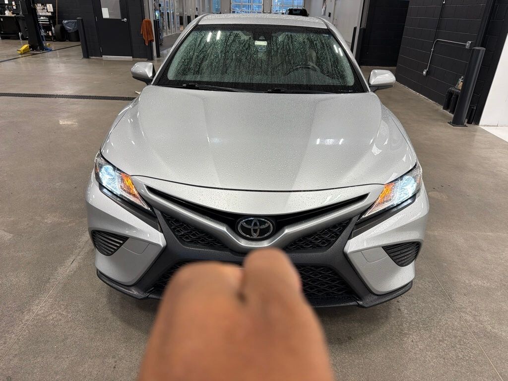 Used 2018 Toyota Camry SE Sedan