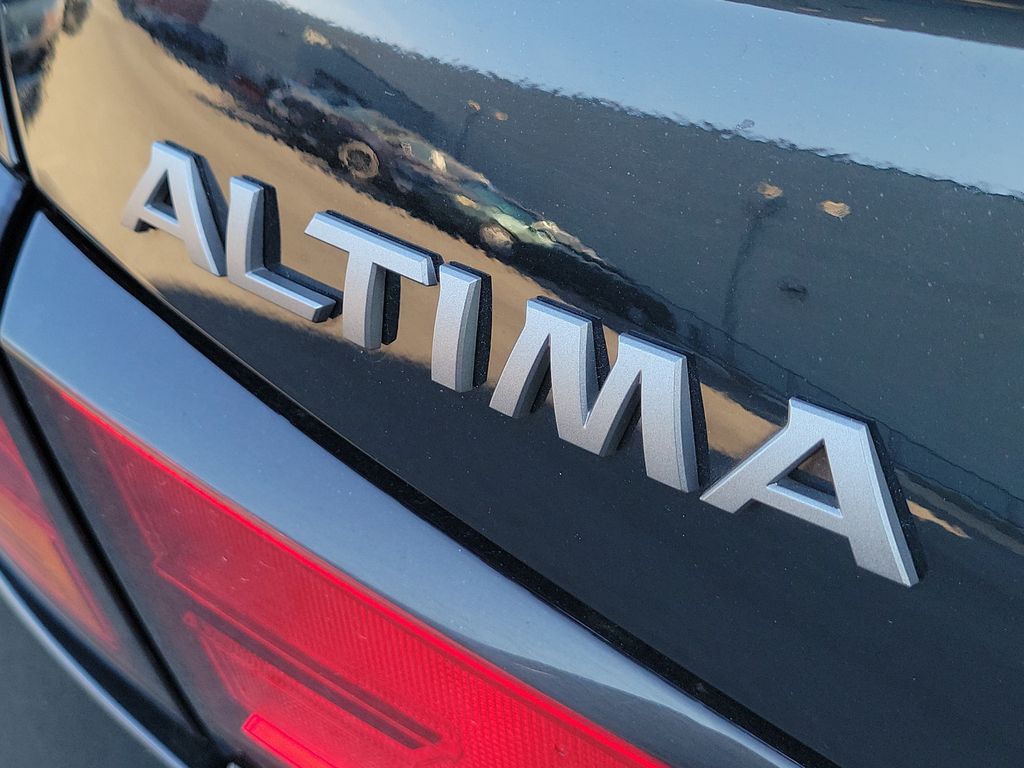 Used 2024 Nissan Altima 2.5 SV Sedan