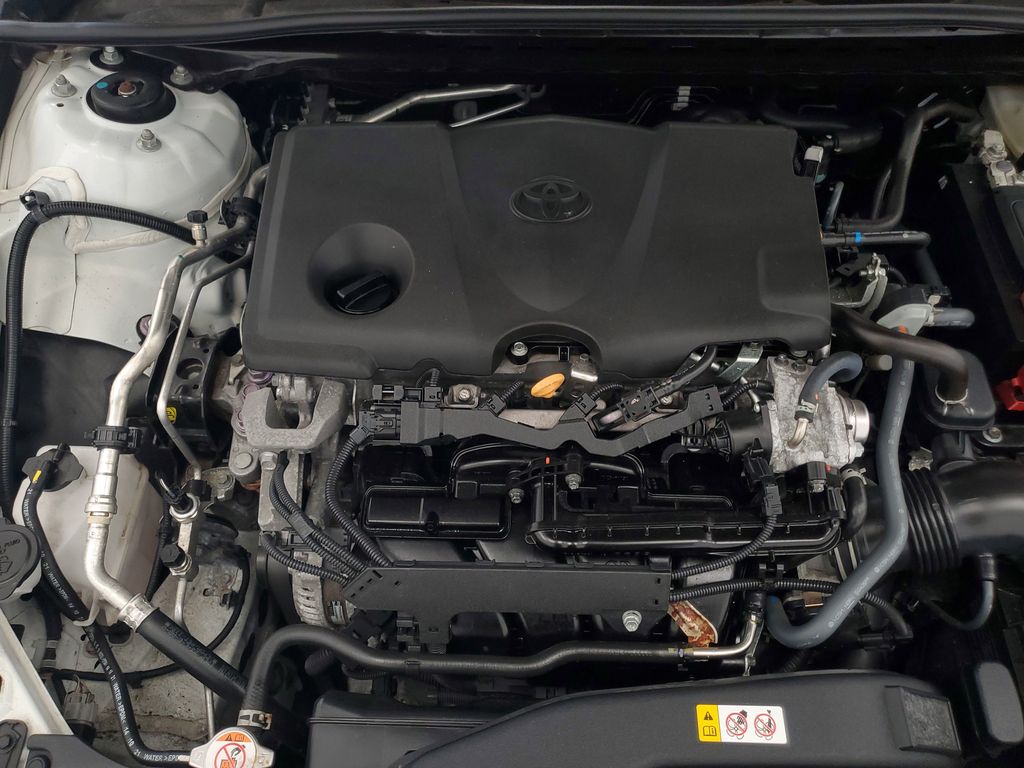 2023 Toyota Camry SE - Photo 9