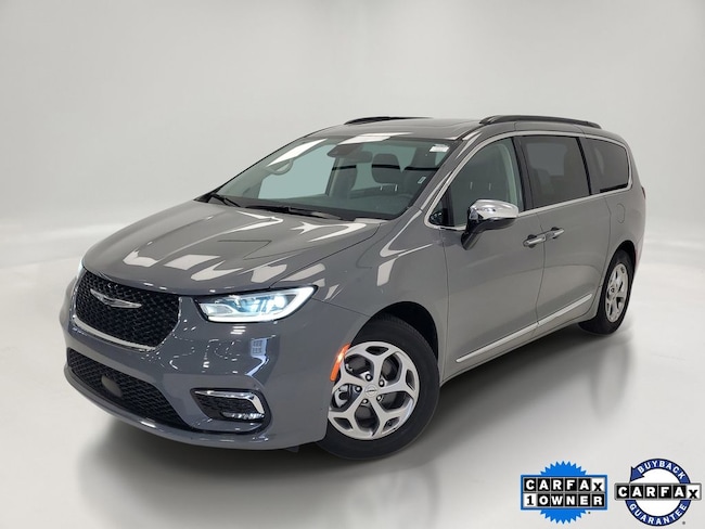 2023 Chrysler Pacifica Limited's photo