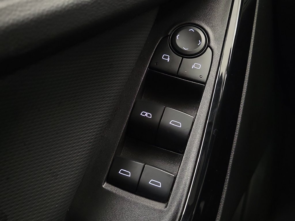 2025 Chevrolet Equinox LT - Photo 13