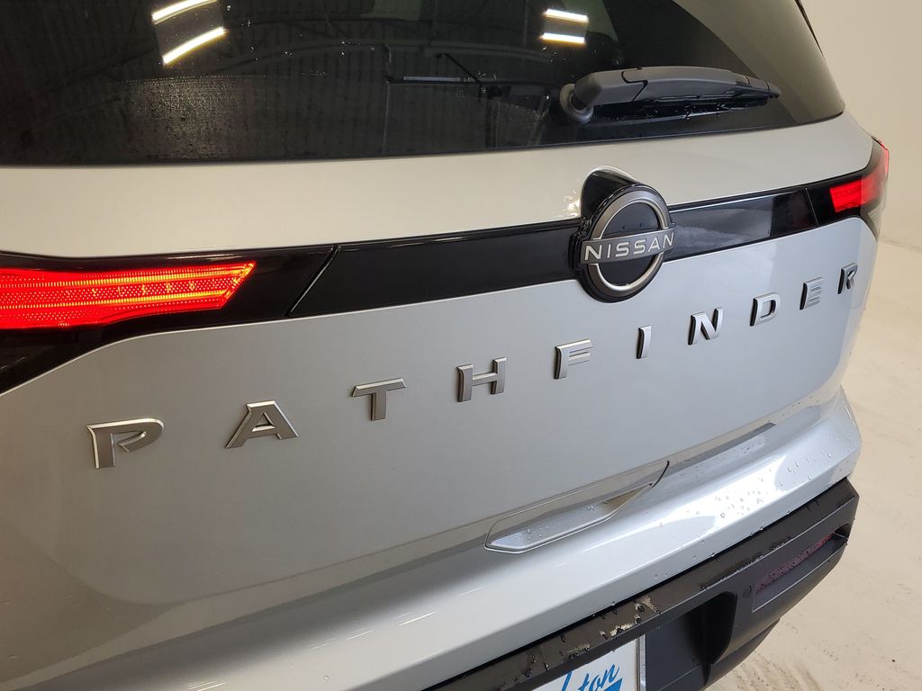 2025 Nissan Pathfinder SV - Photo 7