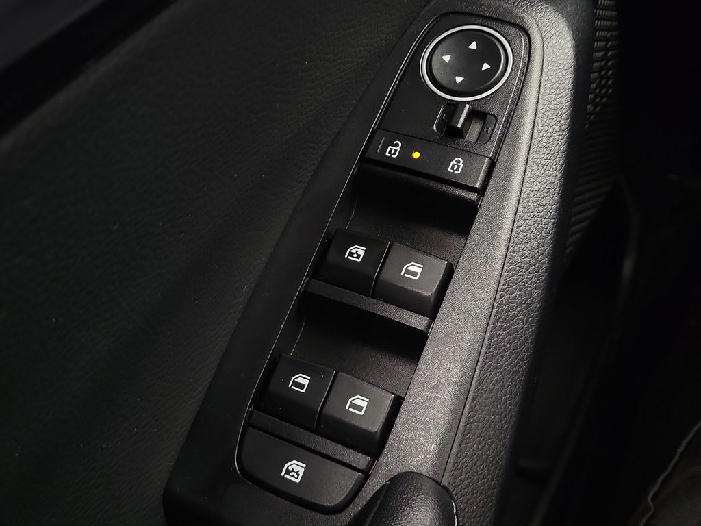 2025 Kia Seltos S - Photo 16