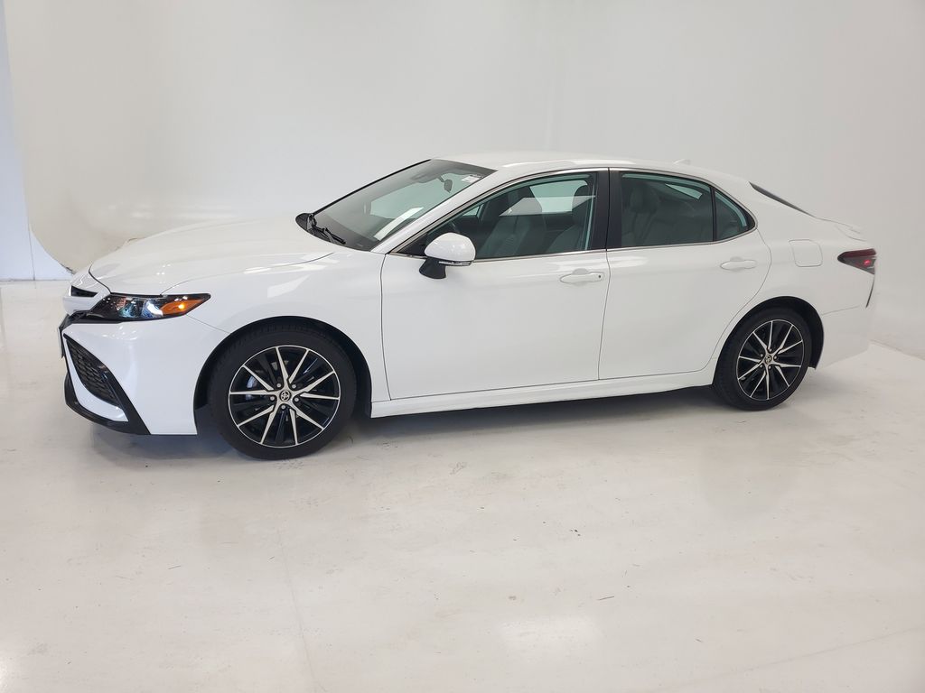 2023 Toyota Camry SE - Photo 4