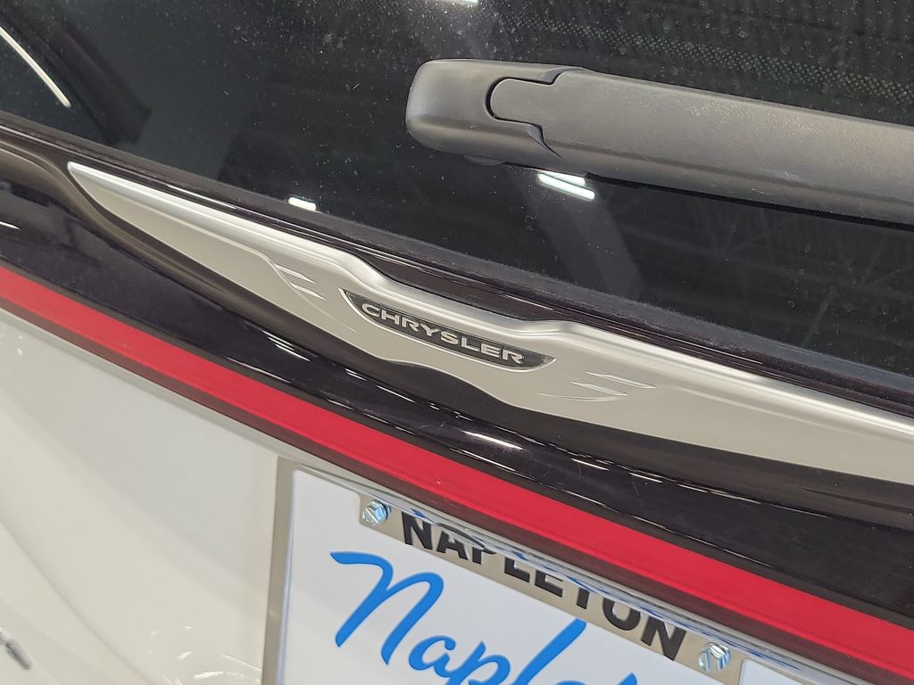 2023 Chrysler Pacifica Touring L - Photo 7