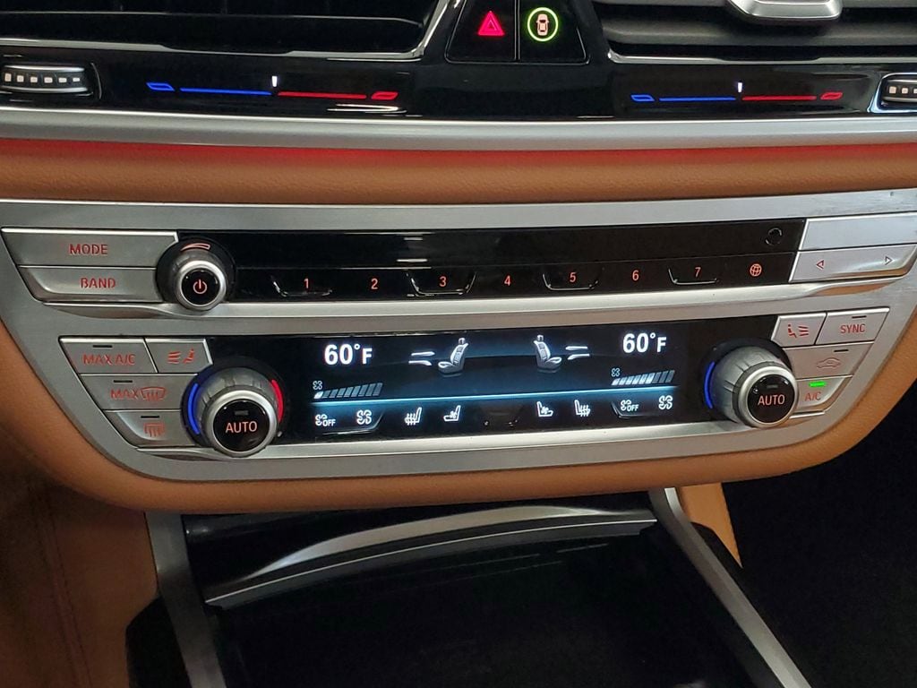 2021 BMW 7 Series 750i - Photo 25
