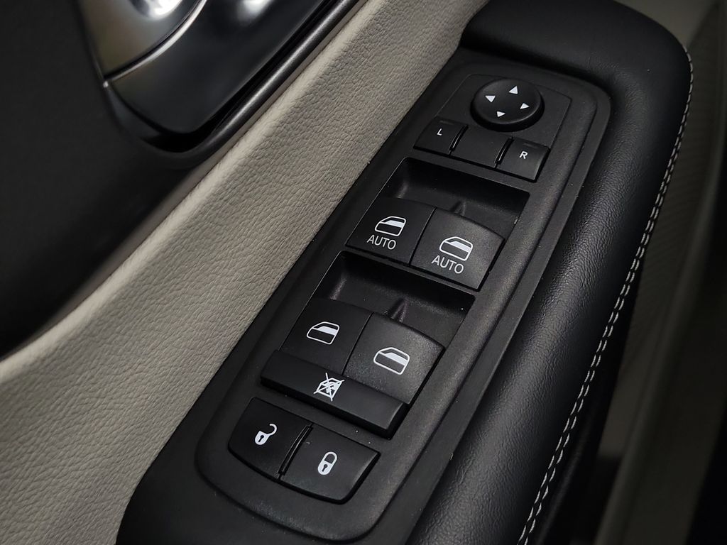 2023 Chrysler Pacifica Touring L - Photo 15