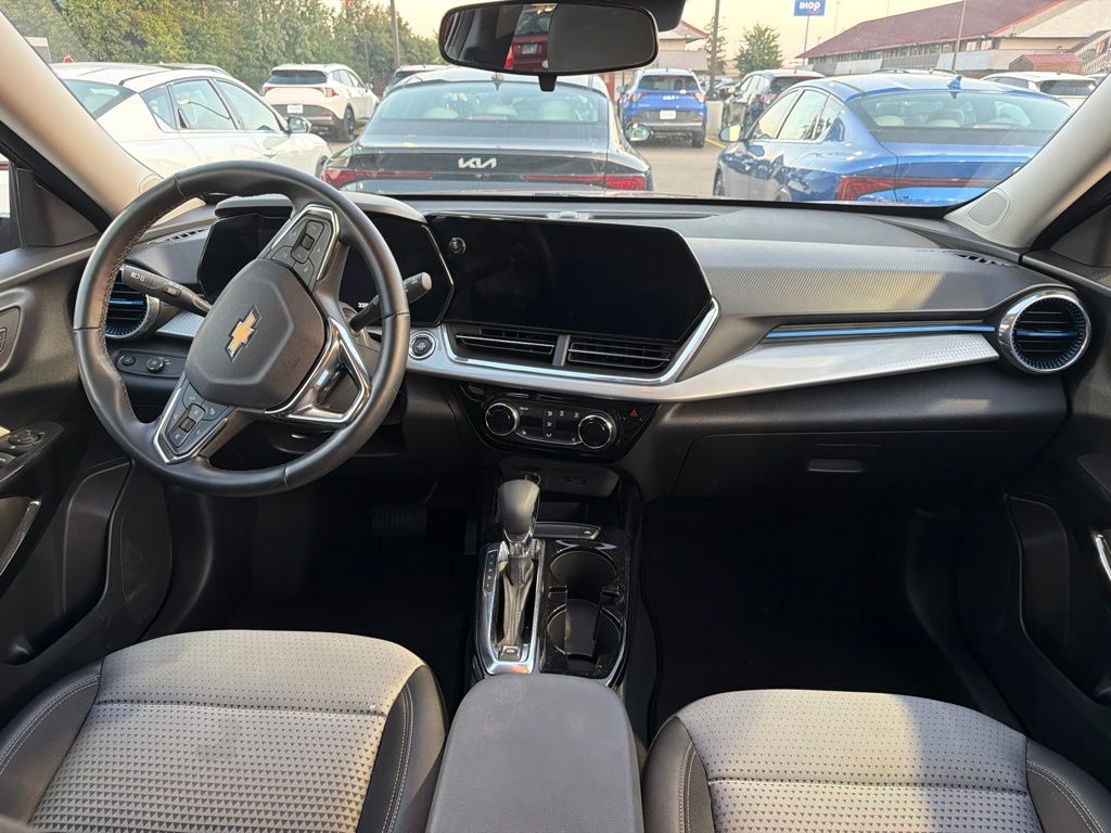 2025 Chevrolet Trax LT - Photo 8