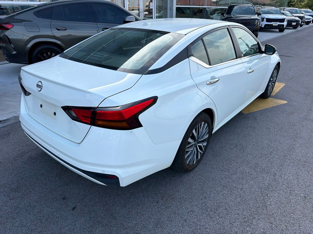 2025 Nissan Altima SV - Photo 6
