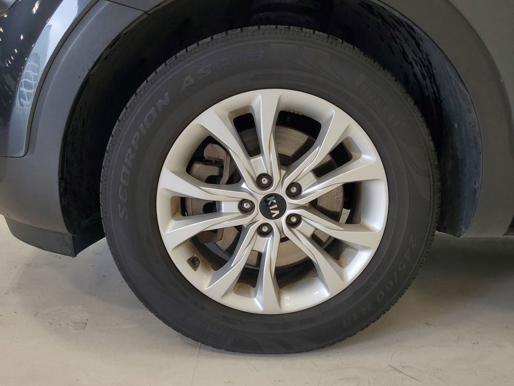 2021 Kia Telluride LX - Photo 9