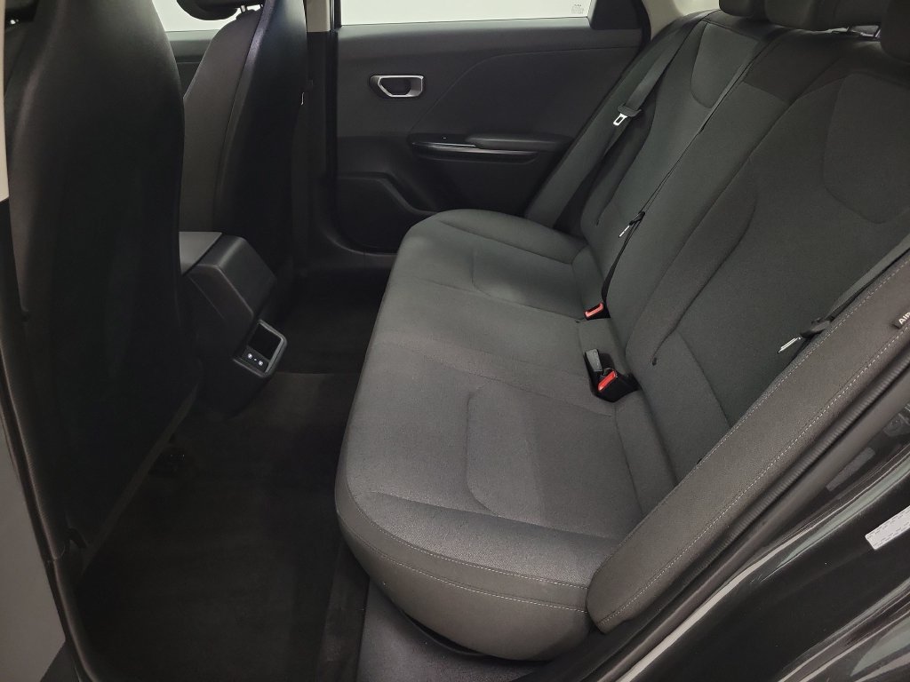 2025 Kia K4 LXS - Photo 25
