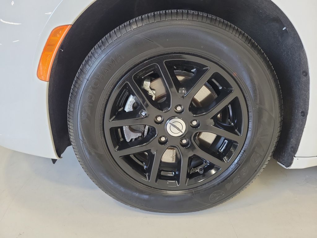 2023 Chrysler Pacifica Touring L - Photo 8