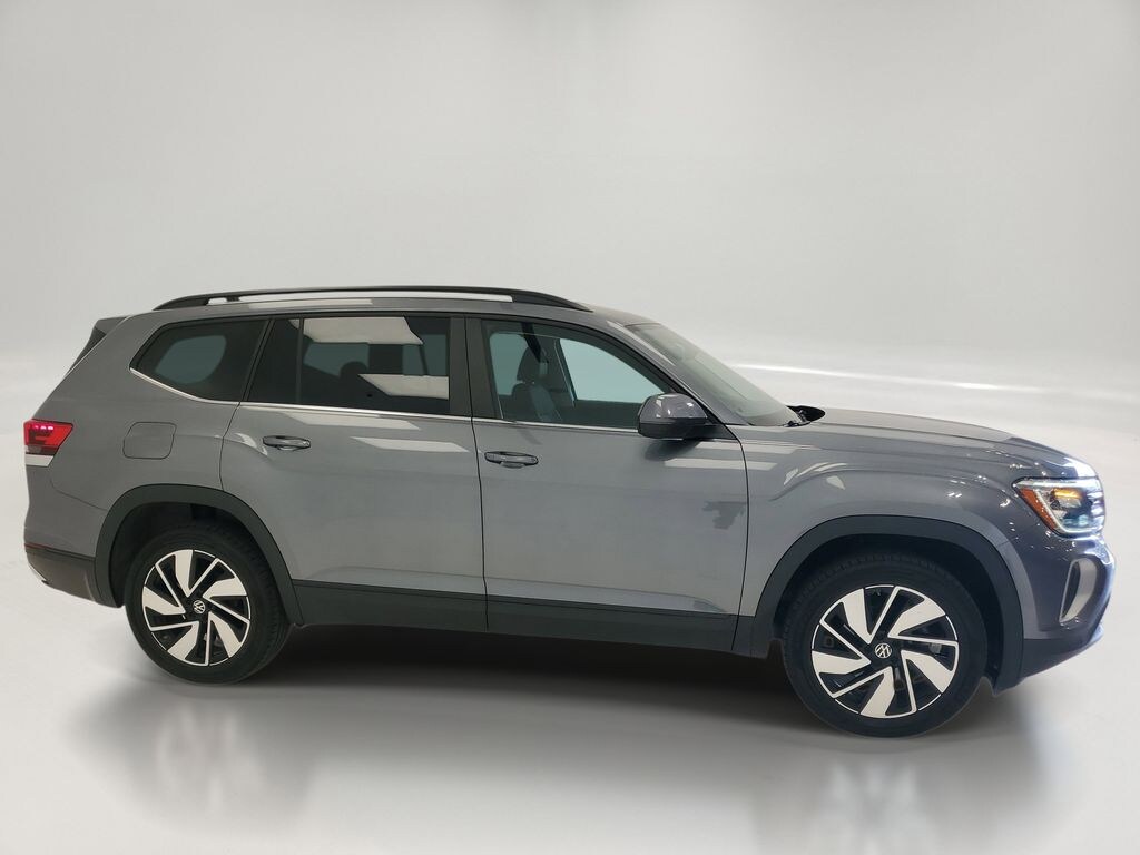 Used 2025 Volkswagen Atlas 2.0T SE w/Technology SUV