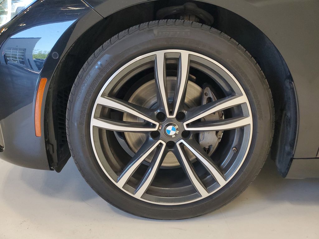 2022 BMW 7 Series 740i - Photo 9