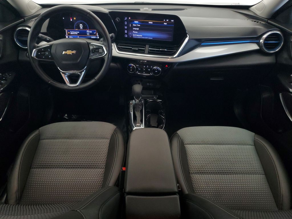 2025 Chevrolet Trax LT - Photo 13