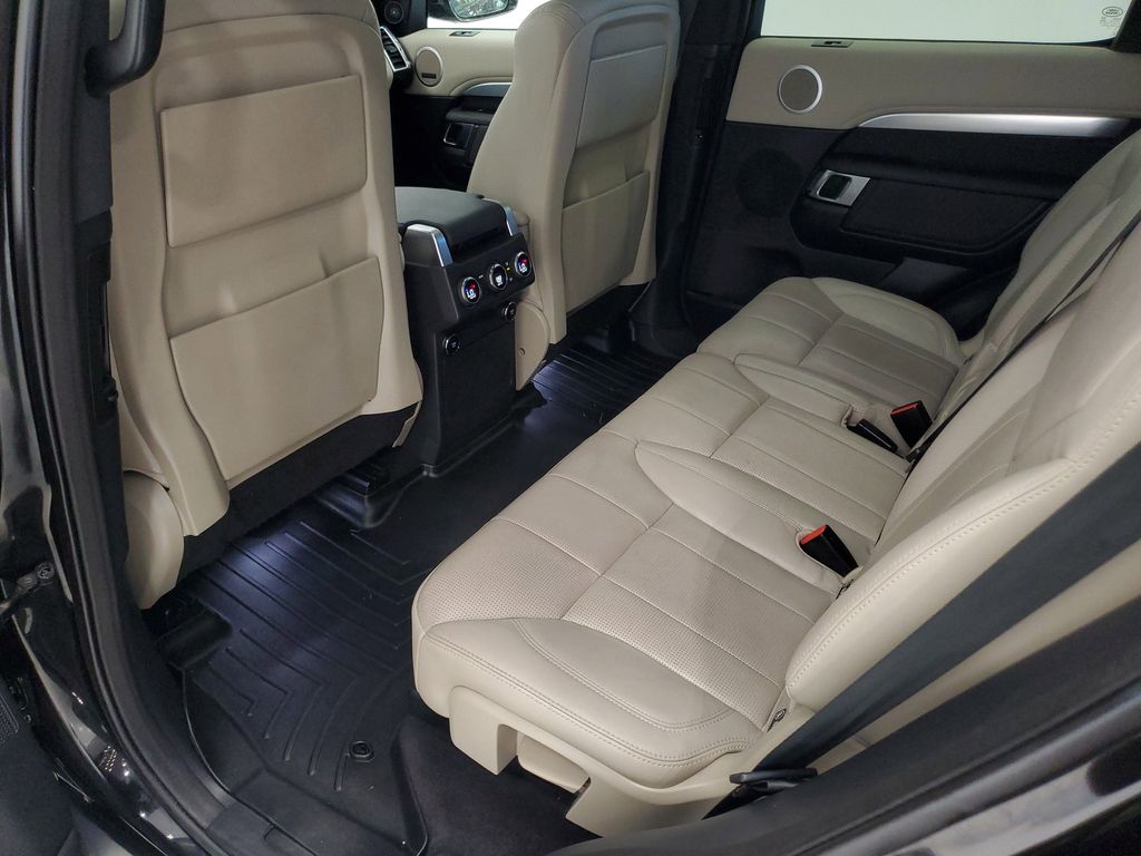 2020 Land Rover Discovery Landmark Edition - Photo 23